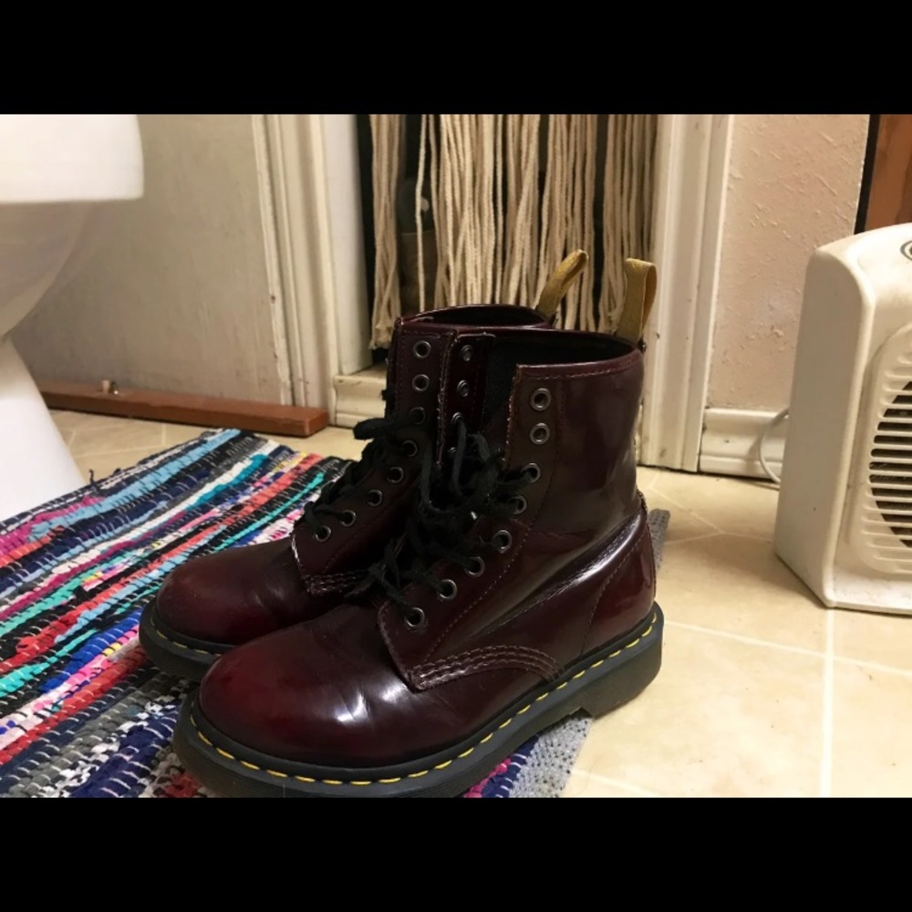 Vegan Dr Martens (burgundy)